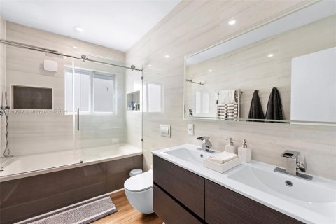Villa ou maison à vendre à Miami Beach, Floride: 4 chambres, 197.6 m2 № 2059813 - photo 25