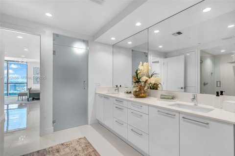 Condominio en venta en Fort Lauderdale, Florida, 3 dormitorios, 246.93 m2 № 2039942 - foto 24