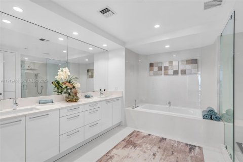 Condominio en venta en Fort Lauderdale, Florida, 3 dormitorios, 246.93 m2 № 2039942 - foto 22