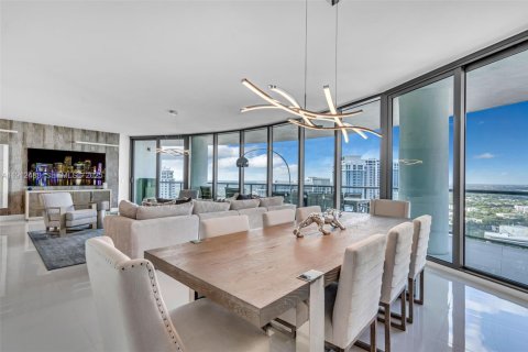 Condominio en venta en Fort Lauderdale, Florida, 3 dormitorios, 246.93 m2 № 2039942 - foto 12