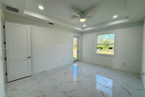 House in Cape Coral, Florida 3 bedrooms, 156.63 sq.m. № 1848783 - photo 10