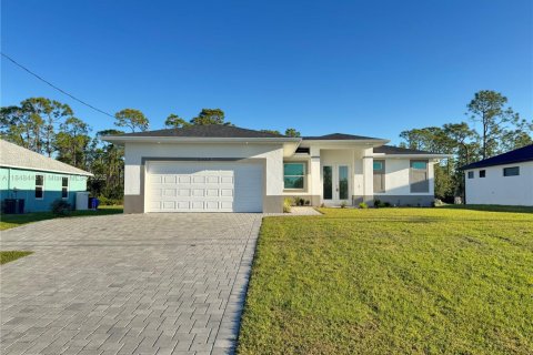 House in Cape Coral, Florida 3 bedrooms, 156.63 sq.m. № 1848783 - photo 5