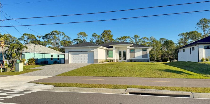 House in Cape Coral, Florida 3 bedrooms, 156.63 sq.m. № 1848783