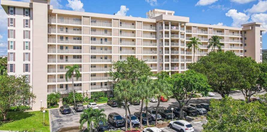 Condo in Pompano Beach, Florida, 2 bedrooms  № 952178