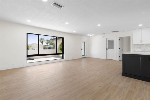 House in Palm Coast, Florida 3 bedrooms, 221.85 sq.m. № 1777904 - photo 12