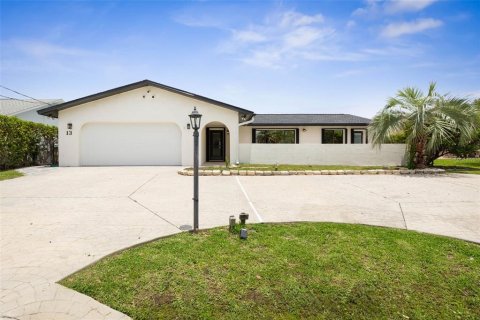 House in Palm Coast, Florida 3 bedrooms, 221.85 sq.m. № 1777904 - photo 1