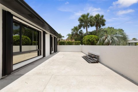 House in Palm Coast, Florida 3 bedrooms, 221.85 sq.m. № 1777904 - photo 10
