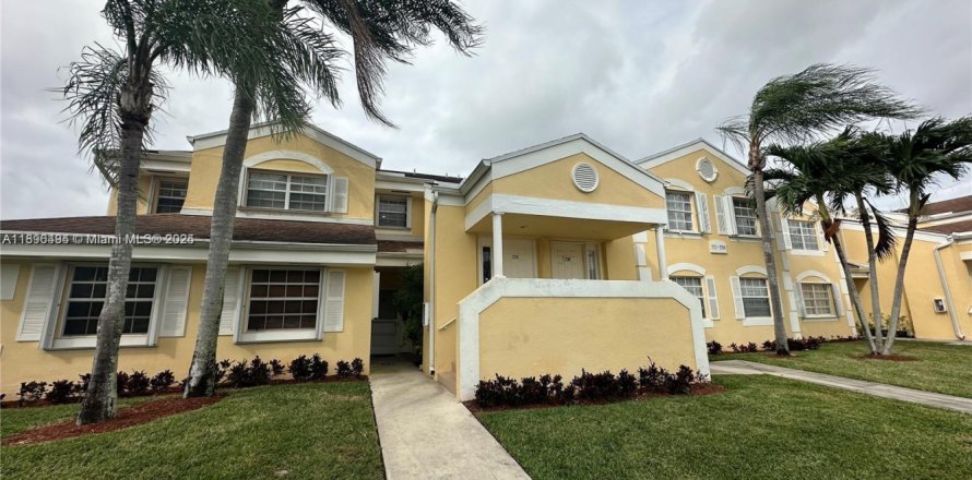 Condominio en Homestead, Florida, 2 dormitorios № 1948159