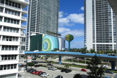 Condominio en venta en Hallandale Beach, Florida, 1 dormitorio, 62.89 m2 № 2029265 - foto 19