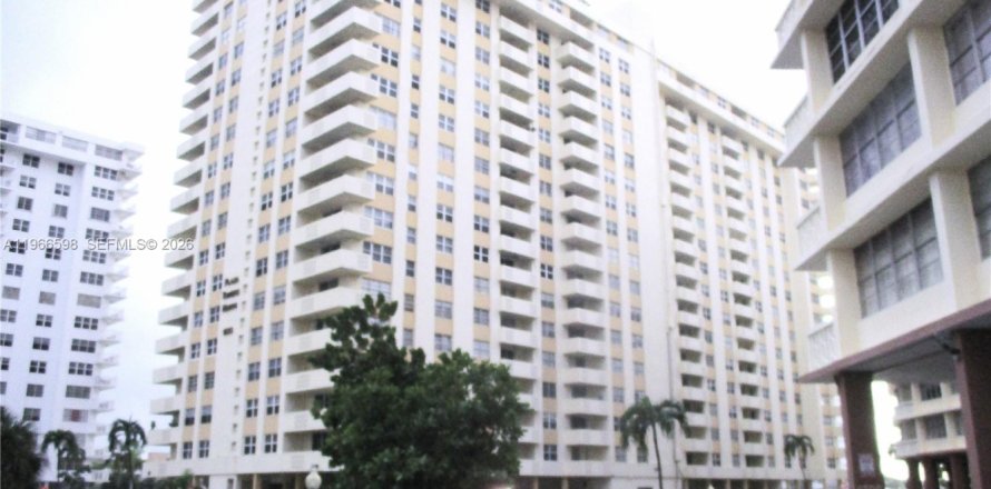 Condo in Hallandale Beach, Florida, 1 bedroom  № 2029265