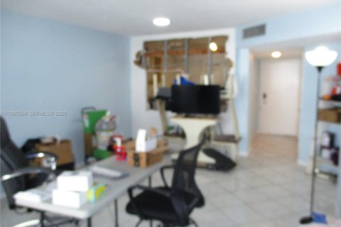 Condo in Hallandale Beach, Florida, 1 bedroom  № 2029265 - photo 10