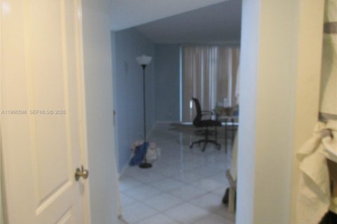 Condo in Hallandale Beach, Florida, 1 bedroom  № 2029265 - photo 8
