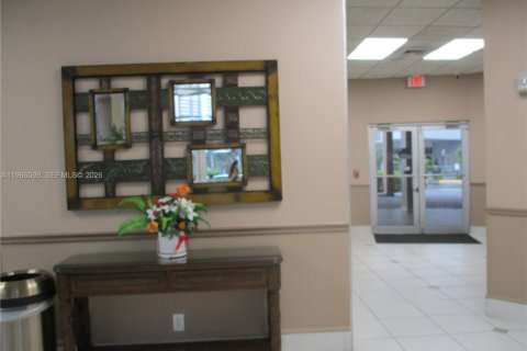 Condo in Hallandale Beach, Florida, 1 bedroom  № 2029265 - photo 5
