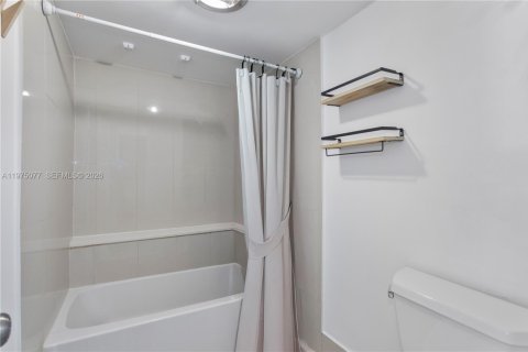 Condo in North Miami Beach, Florida, 2 bedrooms  № 2044685 - photo 6