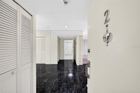 Снять в аренду кондоминиум в Сарасота, Флорида 5 комнат, 147.16м2, № 2215548 - фото 2