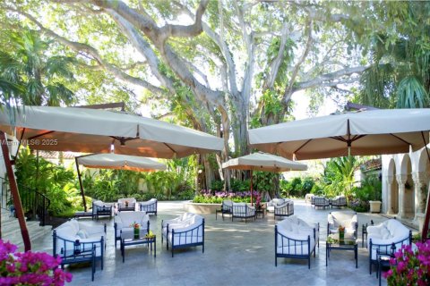 Casa en venta en Miami Beach, Florida, 8 dormitorios, 1467.95 m2 № 2027664 - foto 24