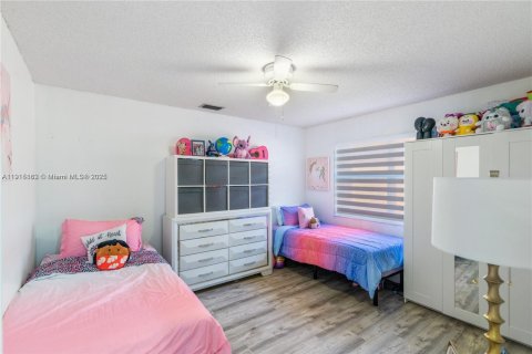 Villa ou maison à vendre à Miami, Floride: 3 chambres, 161 m2 № 2016678 - photo 11