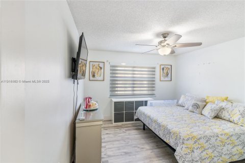 Villa ou maison à vendre à Miami, Floride: 3 chambres, 161 m2 № 2016678 - photo 17