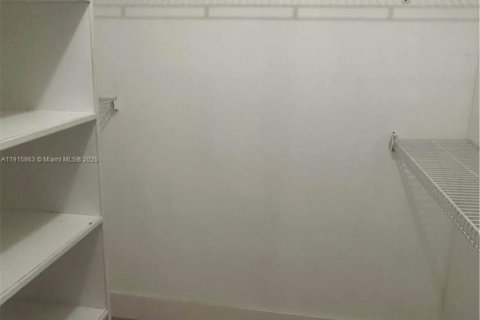 Villa ou maison à vendre à Miami, Floride: 3 chambres, 161 m2 № 2016678 - photo 14