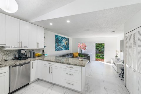 Villa ou maison à vendre à Miami, Floride: 3 chambres, 161 m2 № 2016678 - photo 5