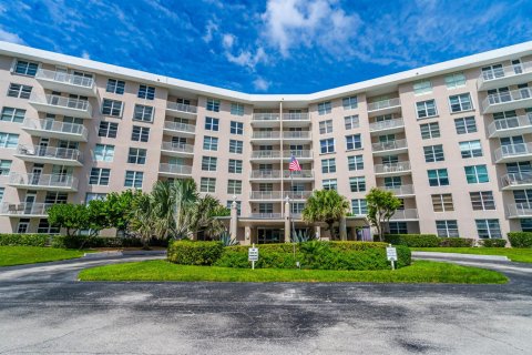 Condo in Boca Raton, Florida, 1 bedroom № 2260387 - photo 13