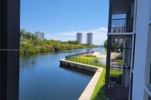 Copropriété à louer à Aventura, Floride: 2 chambres, 100.43 m2 № 1830131 - photo 2