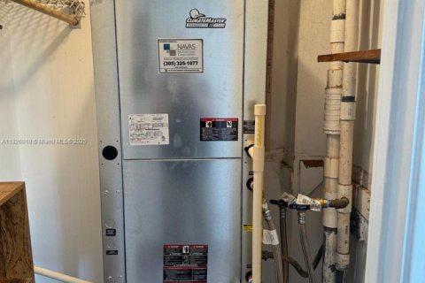 Купить кондоминиум в Халландейл-Бич, Флорида 2 спальни, 109.25м2, № 2067584 - фото 7