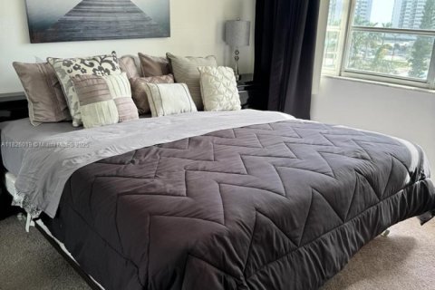 Купить кондоминиум в Халландейл-Бич, Флорида 2 спальни, 109.25м2, № 2067584 - фото 3