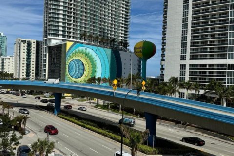 Кондоминиум с 2 спальнями в Халландейл-Бич, Флорида № 2067584