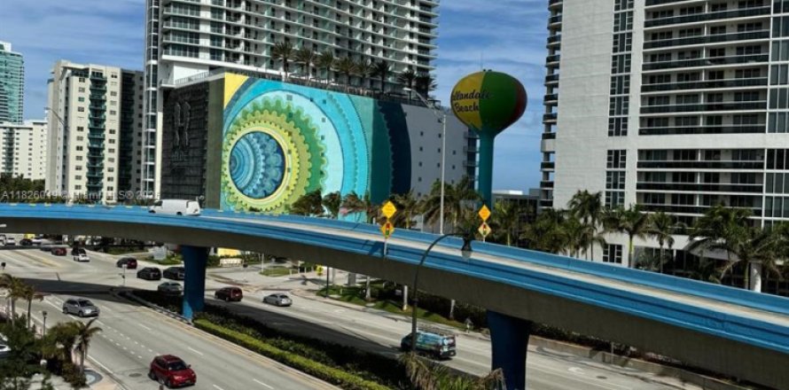 Кондоминиум с 2 спальнями в Халландейл-Бич, Флорида № 2067584