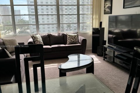 Купить кондоминиум в Халландейл-Бич, Флорида 2 спальни, 109.25м2, № 2067584 - фото 8