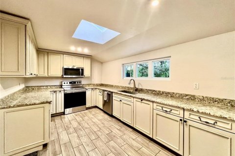 Villa ou maison à louer à Palm Harbor, Floride: 5 chambres, 296.92 m2 № 1717171 - photo 20