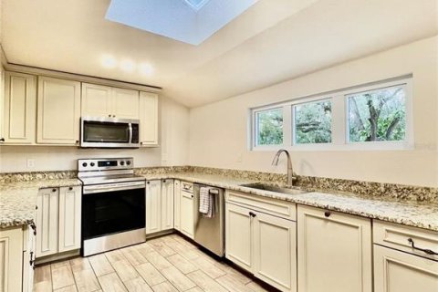 Villa ou maison à louer à Palm Harbor, Floride: 5 chambres, 296.92 m2 № 1717171 - photo 23