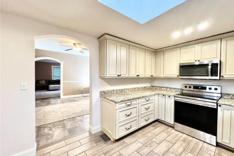 Villa ou maison à louer à Palm Harbor, Floride: 5 chambres, 296.92 m2 № 1717171 - photo 22