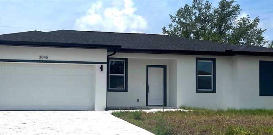 House in Port Charlotte, Florida 4 bedrooms, 143.72 sq.m. № 1677846