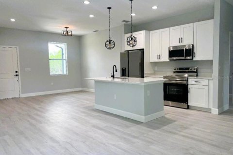 Villa ou maison à vendre à Port Charlotte, Floride: 4 chambres, 143.72 m2 № 1677846 - photo 6