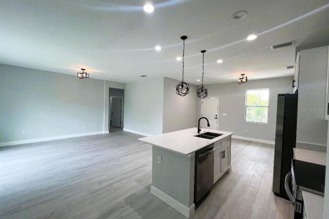 Villa ou maison à vendre à Port Charlotte, Floride: 4 chambres, 143.72 m2 № 1677846 - photo 10