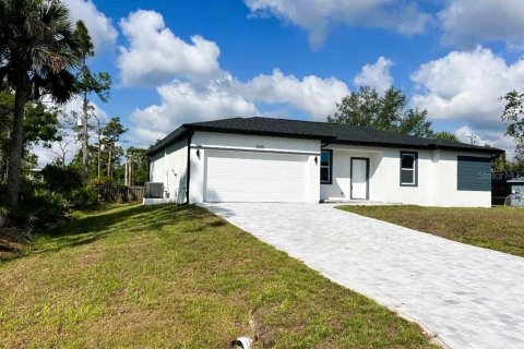 Villa ou maison à vendre à Port Charlotte, Floride: 4 chambres, 143.72 m2 № 1677846 - photo 3