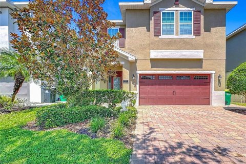 Casa en venta en Kissimmee, Florida, 8 dormitorios, 315.96 m2 № 1909499 - foto 1