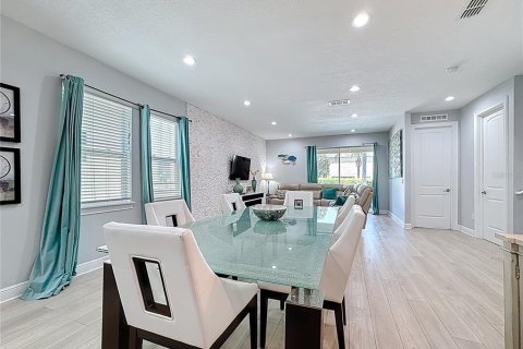 Casa en venta en Kissimmee, Florida, 8 dormitorios, 315.96 m2 № 1909499 - foto 15