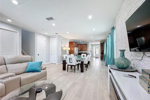 Casa en venta en Kissimmee, Florida, 8 dormitorios, 315.96 m2 № 1909499 - foto 19