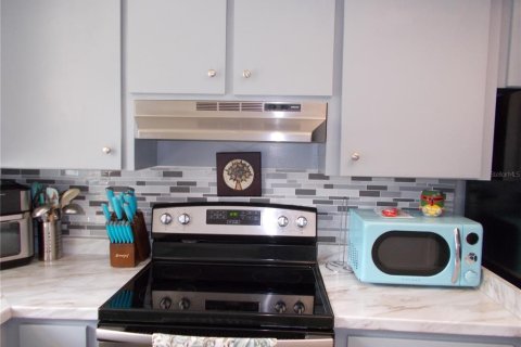 Condo in Mulberry, Florida, 2 bedrooms  № 1648918 - photo 10