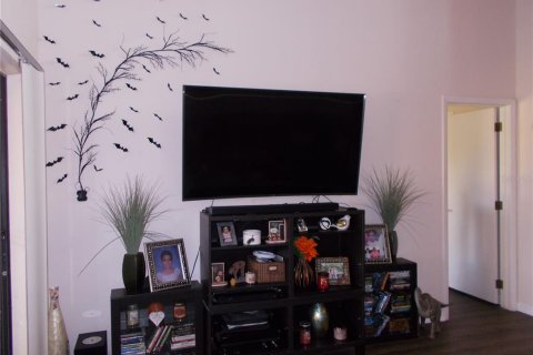 Condo in Mulberry, Florida, 2 bedrooms  № 1648918 - photo 9