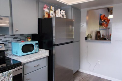 Condo in Mulberry, Florida, 2 bedrooms  № 1648918 - photo 12