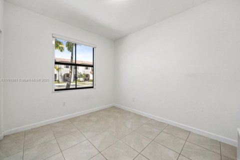 Townhouse in Homestead, Florida 3 bedrooms, 123.37 sq.m. № 1871289 - photo 13
