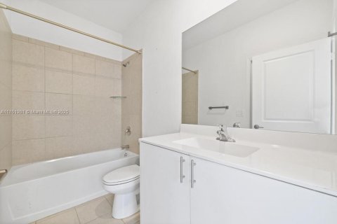 Townhouse in Homestead, Florida 3 bedrooms, 123.37 sq.m. № 1871289 - photo 16