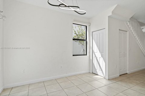 Townhouse in Homestead, Florida 3 bedrooms, 123.37 sq.m. № 1871289 - photo 12