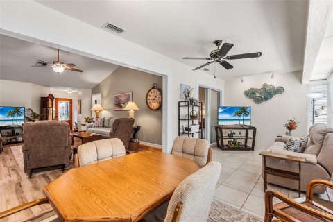 Villa ou maison à vendre à Haines City, Floride: 2 chambres, 149.39 m2 № 2139011 - photo 21