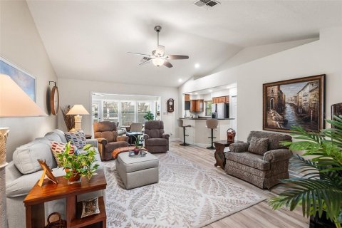 Villa ou maison à vendre à Haines City, Floride: 2 chambres, 149.39 m2 № 2139011 - photo 4