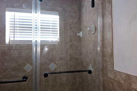 Villa ou maison à louer à Hollywood, Floride: 2 chambres, 83.61 m2 № 1781867 - photo 12